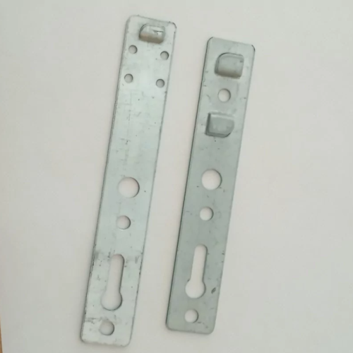 Анкерная пластина 250 мм*1,5 мм толщина металла оцинков профиль Рехау (41мм) между усами, а также для других видов